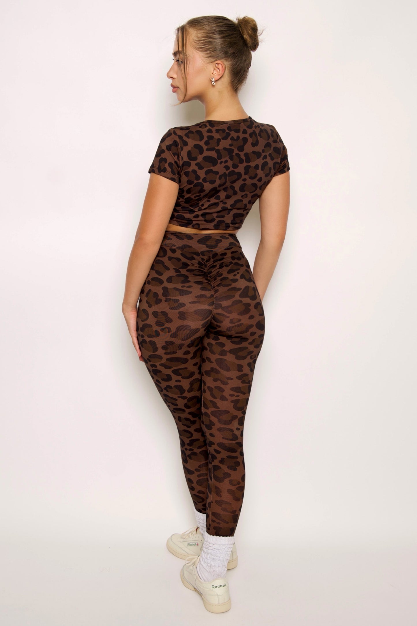 V-CUT SCRUNCH LEGGINGS