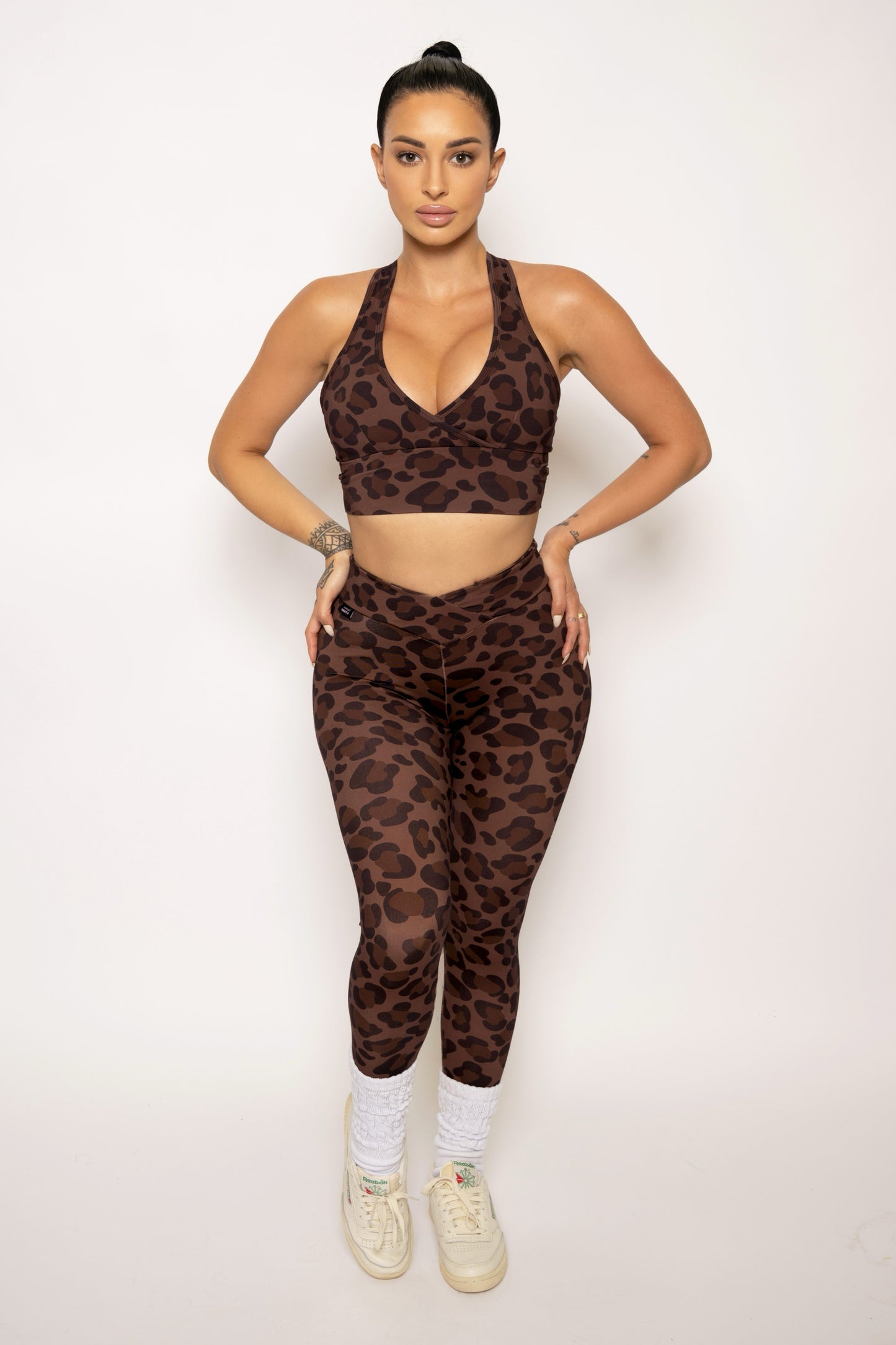V-CUT SCRUNCH LEGGINGS