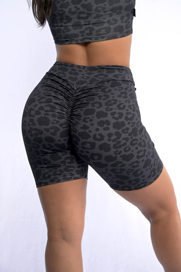 STRAIGHT CUT BIKER SHORTS WITH SCRUNCH